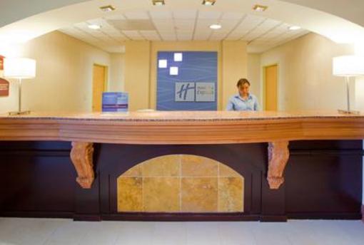 фото отеля Holiday Inn Express Hotel & Suites Woodbridge (Virginia)