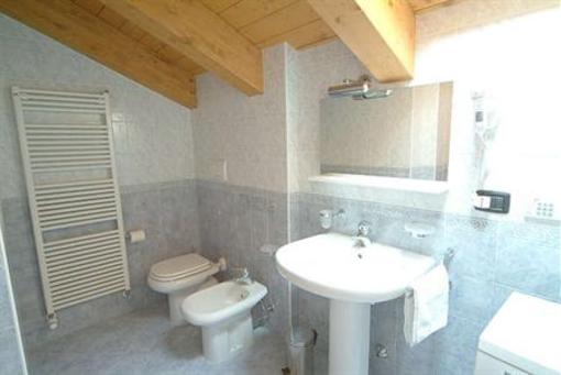 фото отеля Residence Giardinetto Mandello del Lario