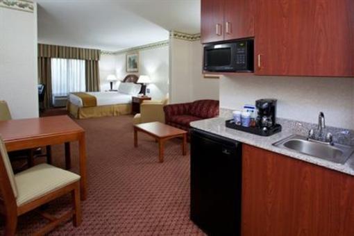 фото отеля Holiday Inn Express Hotel & Suites West Middlesex