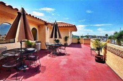 фото отеля Holiday Inn Express Costa Mesa