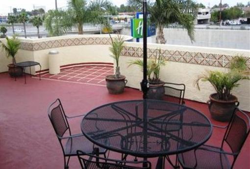 фото отеля Holiday Inn Express Costa Mesa