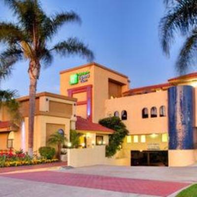 фото отеля Holiday Inn Express Costa Mesa