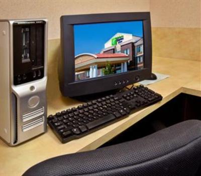 фото отеля Holiday Inn Express Hotel & Suites Altoona - Des Moines