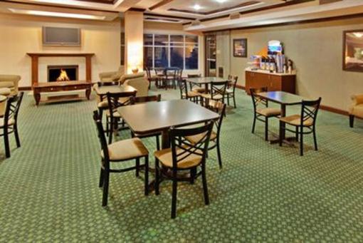 фото отеля Holiday Inn Express Hotel & Suites Altoona - Des Moines