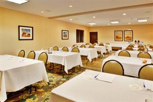 фото отеля Holiday Inn Express Hotel & Suites Altoona - Des Moines
