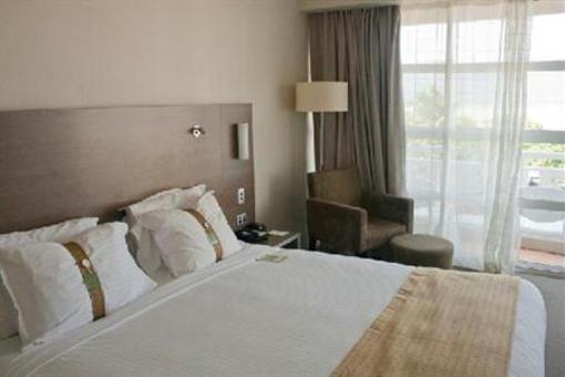 фото отеля Holiday Inn Cairns