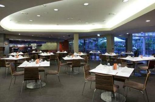 фото отеля Holiday Inn Cairns