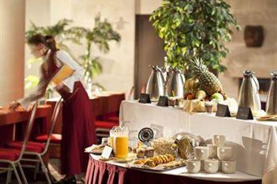 фото отеля Explorers Hotel