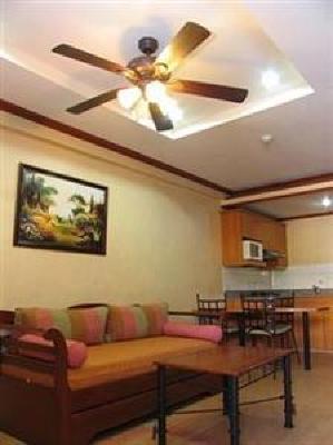 фото отеля Crown Regency Residences Davao