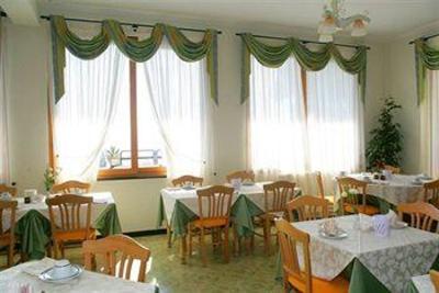 фото отеля Suisse Hotel Bellevue