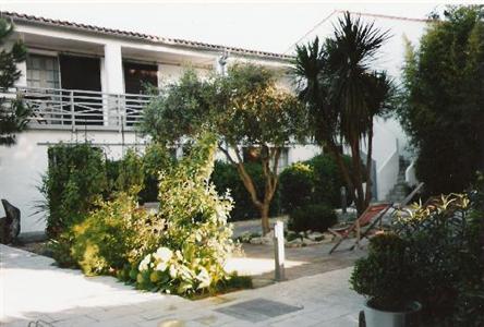 фото отеля Hotel L'ocean Le Bois-Plage-en-Re