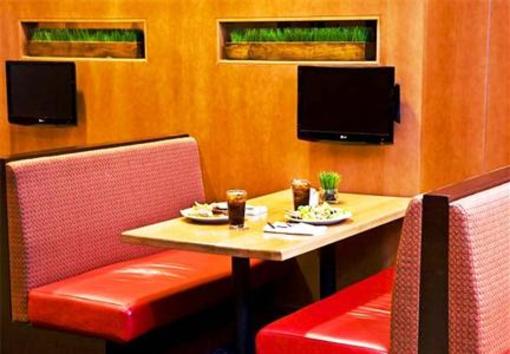 фото отеля Courtyard by Marriott Boston Logan Airport