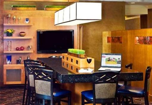 фото отеля Courtyard by Marriott Boston Logan Airport
