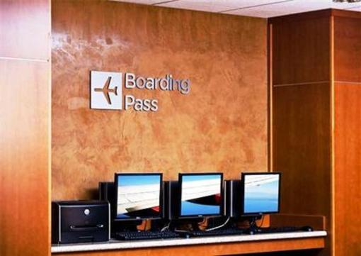фото отеля Courtyard by Marriott Boston Logan Airport