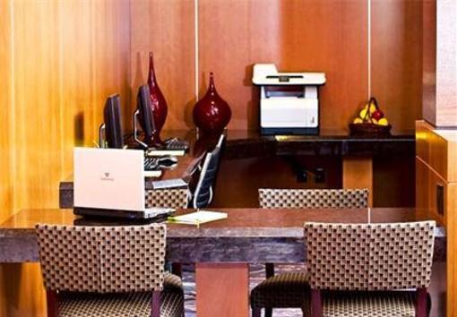 фото отеля Courtyard by Marriott Boston Logan Airport