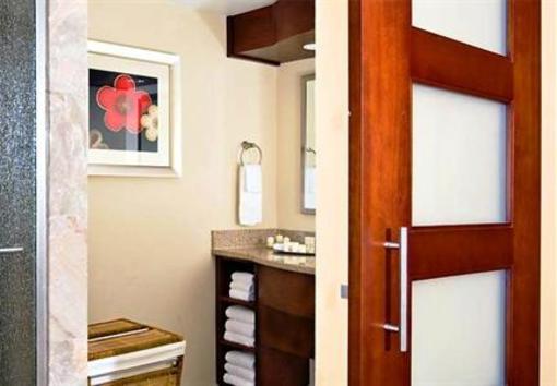 фото отеля Courtyard by Marriott Boston Logan Airport