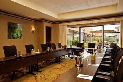 фото отеля Sheraton Suites Old Town Alexandria