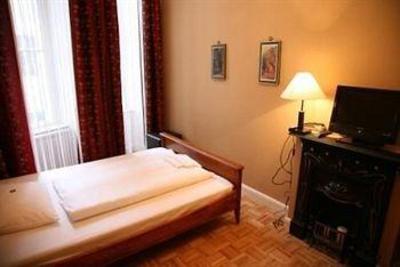фото отеля Hotel Maison Am Olivaer Platz Berlin