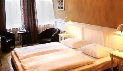 фото отеля Hotel Maison Am Olivaer Platz Berlin