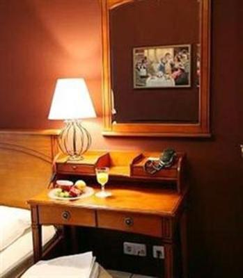 фото отеля Hotel Maison Am Olivaer Platz Berlin