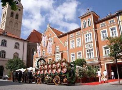 фото отеля Hotel und Gaststatte zum Erdinger Weisbrau