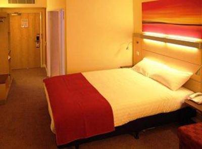 фото отеля Holiday Inn Express London-Newbury Park