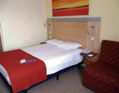 фото отеля Holiday Inn Express London-Newbury Park