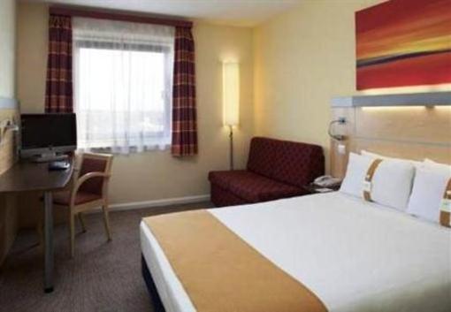 фото отеля Holiday Inn Express London-Newbury Park