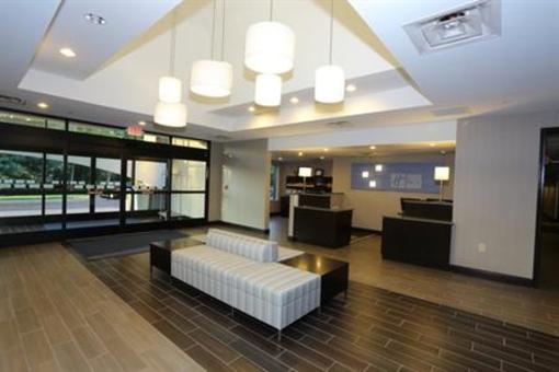 фото отеля Holiday Inn Express Franklin NE - Cool Springs