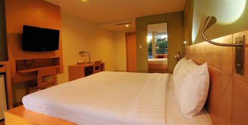 фото отеля Aspery Service Apartment Phuket