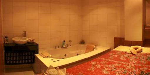 фото отеля Aspery Service Apartment Phuket