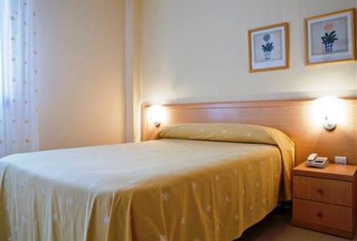 фото отеля Apartamentos Los Arces Arnuero