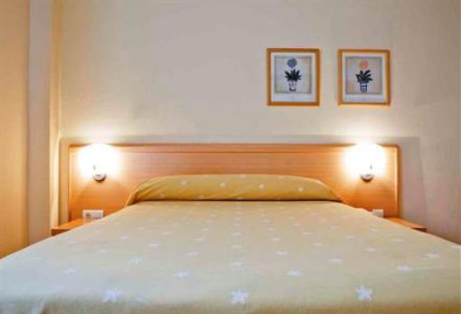 фото отеля Apartamentos Los Arces Arnuero