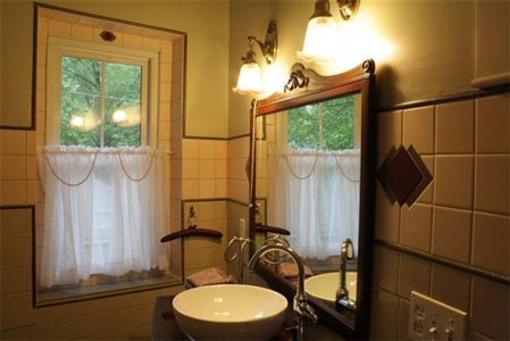 фото отеля Plum Grove Inn