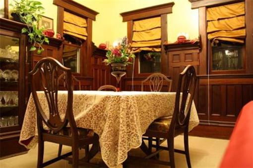фото отеля Plum Grove Inn
