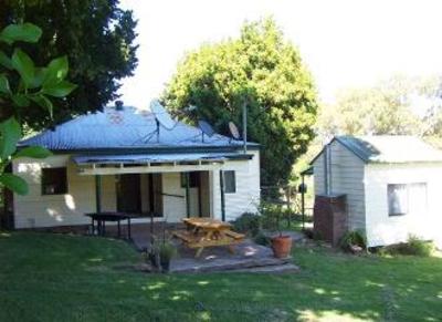 фото отеля Elm Cottage Tumut