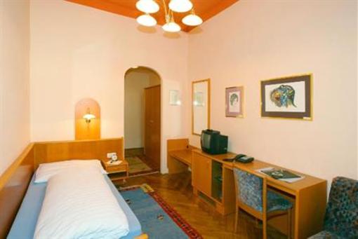 фото отеля Zeitlos Cafe Pension Herzogenburg