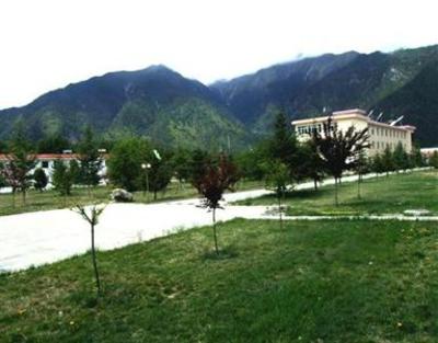 фото отеля Linzhi Business Hotel Tibet