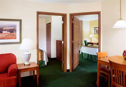 фото отеля TownePlace Suites Boston North Shore Danvers