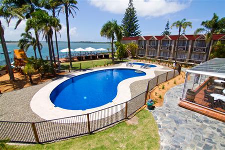 фото отеля Waters Edge Boutique Hotel