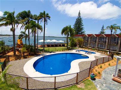фото отеля Waters Edge Boutique Hotel