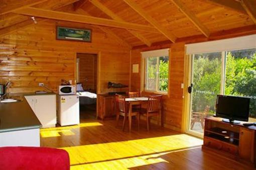 фото отеля Bicheno Buddha Bungalow