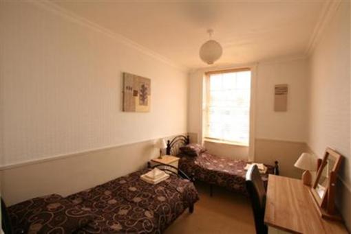 фото отеля Albion Street Apartments Cheltenham