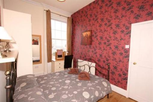 фото отеля Albion Street Apartments Cheltenham