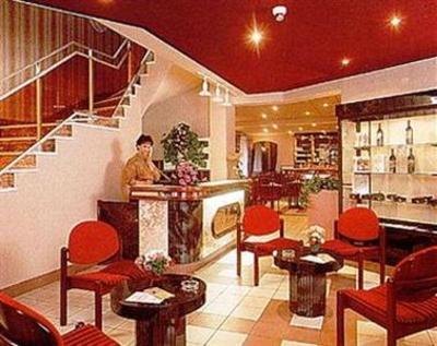 фото отеля Logis Auberge Du Cheval Blanc et Le Clovis