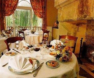 фото отеля Logis Auberge Du Cheval Blanc et Le Clovis