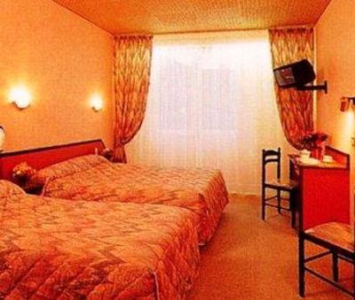 фото отеля Logis Auberge Du Cheval Blanc et Le Clovis