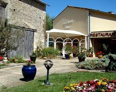 фото отеля Logis Auberge Du Cheval Blanc et Le Clovis