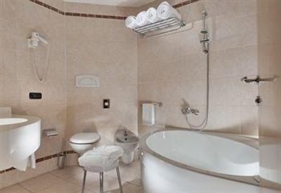 фото отеля Park Inn by Radisson Milano Malpensa