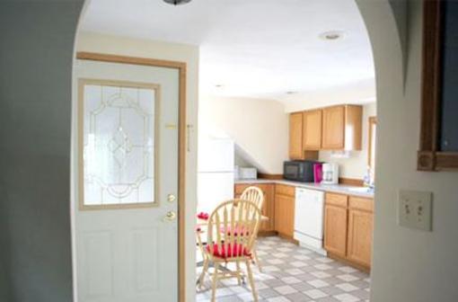 фото отеля The Sea Breeze Inn Middletown (Rhode Island)